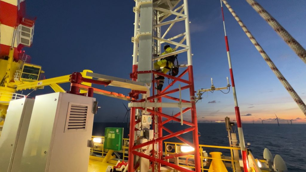 Arbeiten Antennenmast Offshorw Windpark Nacht